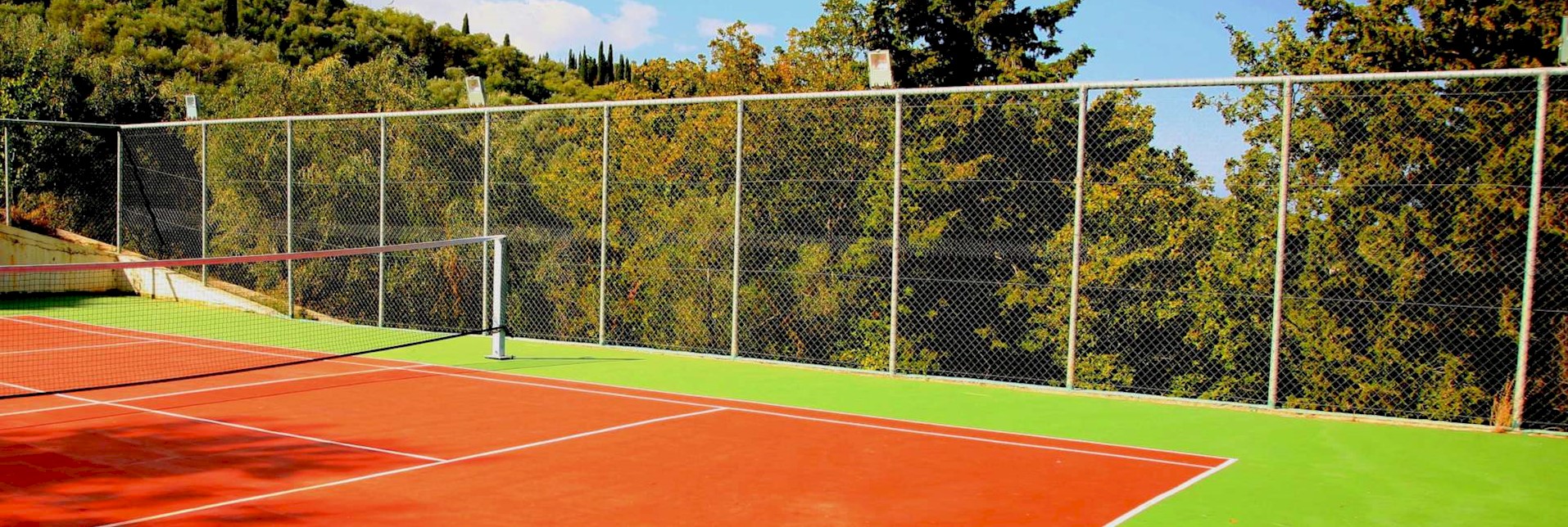 Private  tennis court